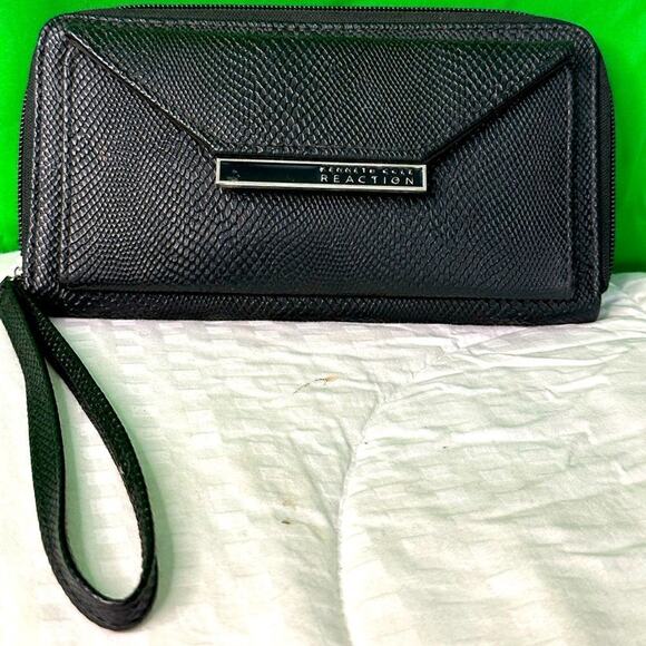 Kenneth Cole Large Black Faux Leather Zip Around Wallet Wristlet NWOT Video - Picture 1 of 11